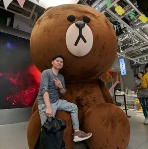 Meet your Posher, Dennis